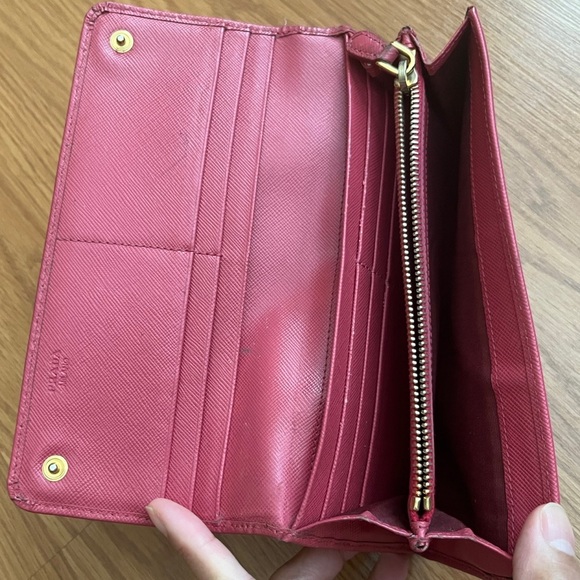Authentic PRADA long wallet in Saffiano leather - Picture 9 of 13
